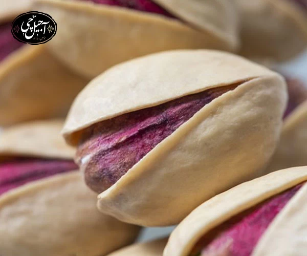 بسته بندی پسته فندقی توسط فروشگاه اینترنتی آجیل چی 