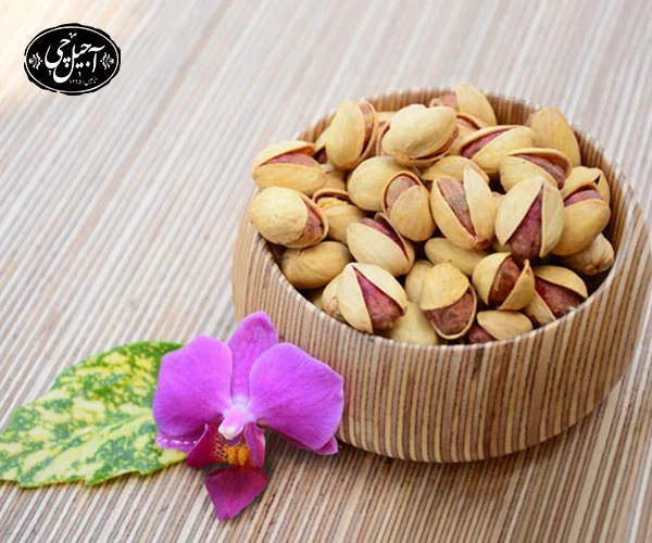 روش ارسال پسته احمد آقایی به شهرستان‌ها توسط آجیل چی